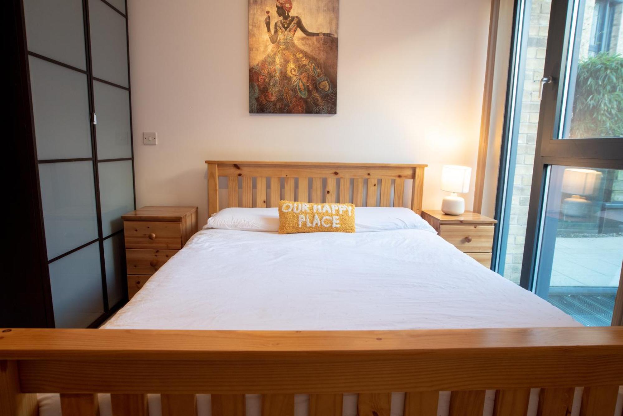 Two-Bedroom Luxury Apartment With Workspace, Free Secure Parking & Coffee Birmingham Buitenkant foto