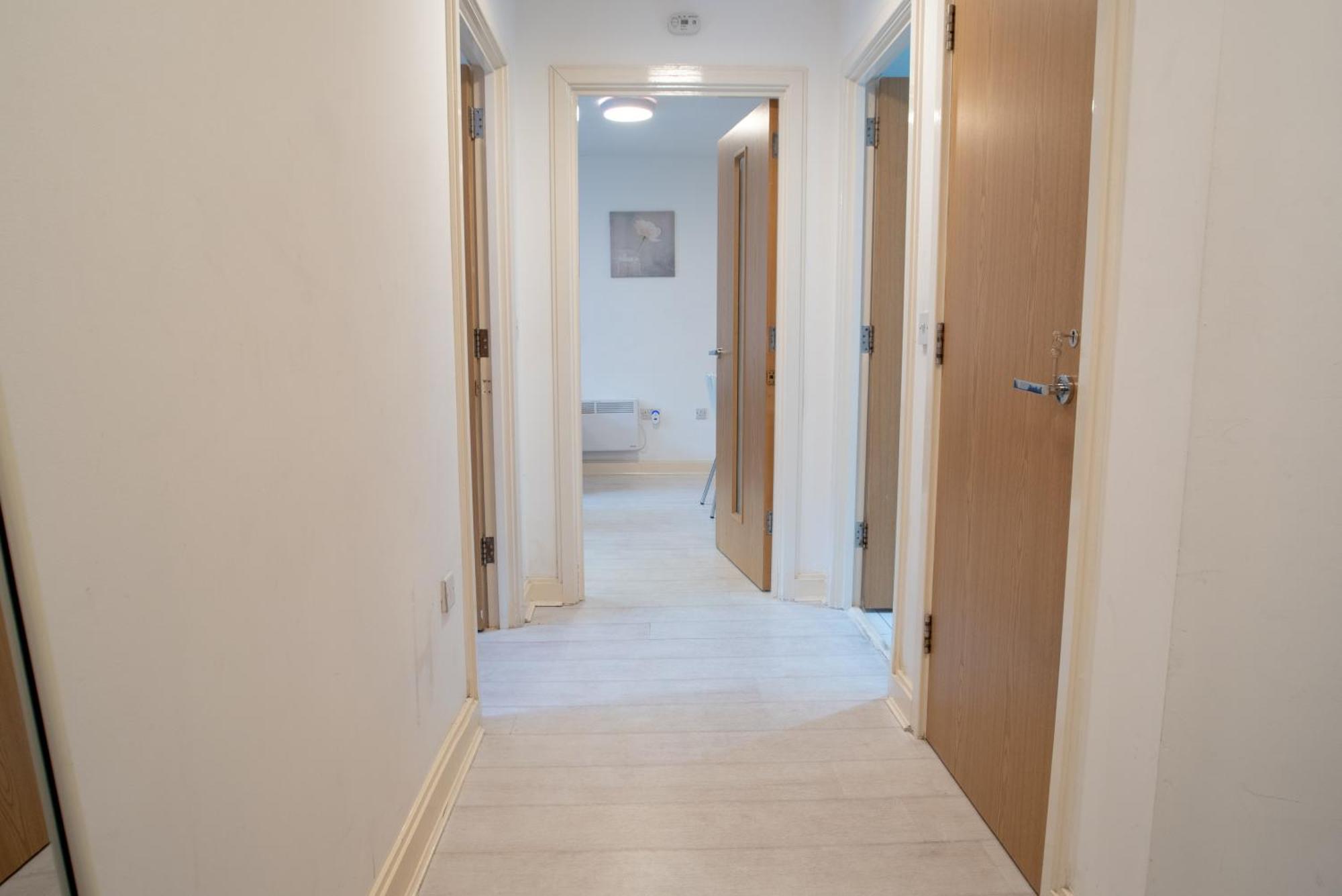 Two-Bedroom Luxury Apartment With Workspace, Free Secure Parking & Coffee Birmingham Buitenkant foto