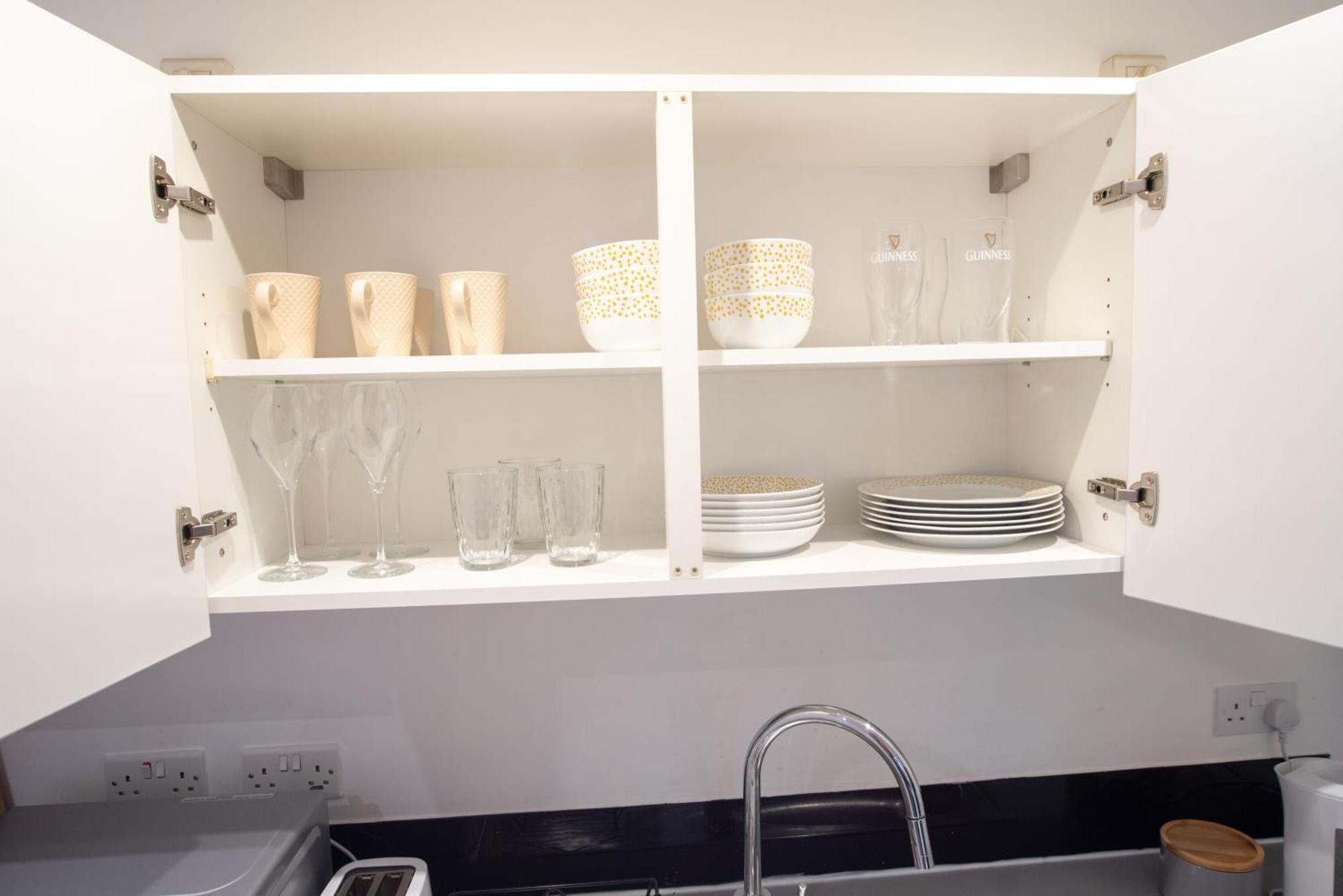Two-Bedroom Luxury Apartment With Workspace, Free Secure Parking & Coffee Birmingham Buitenkant foto