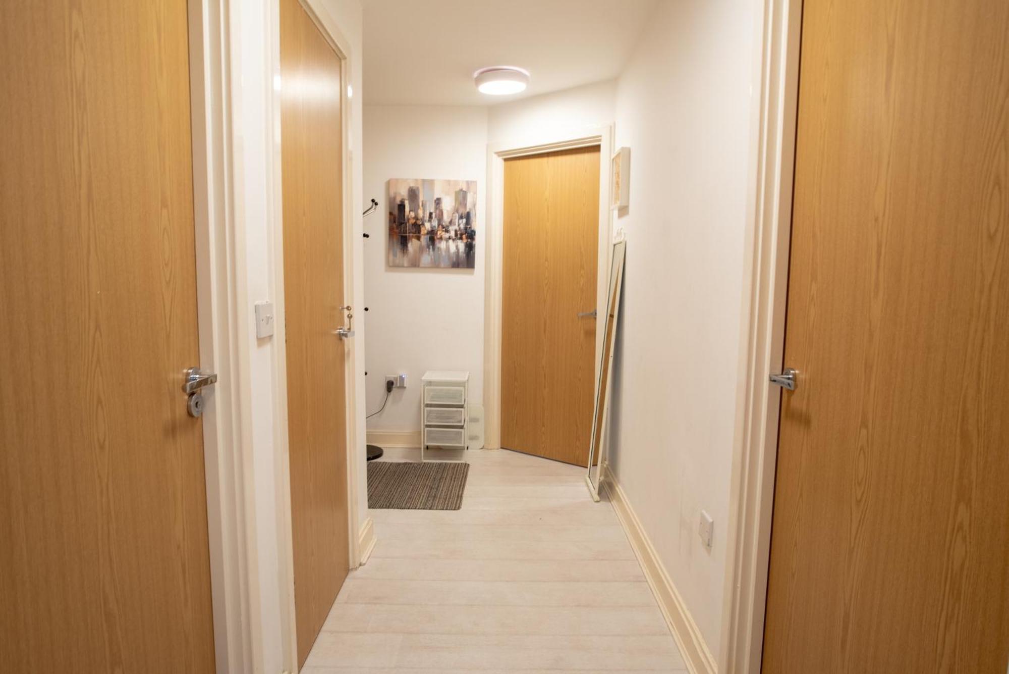 Two-Bedroom Luxury Apartment With Workspace, Free Secure Parking & Coffee Birmingham Buitenkant foto