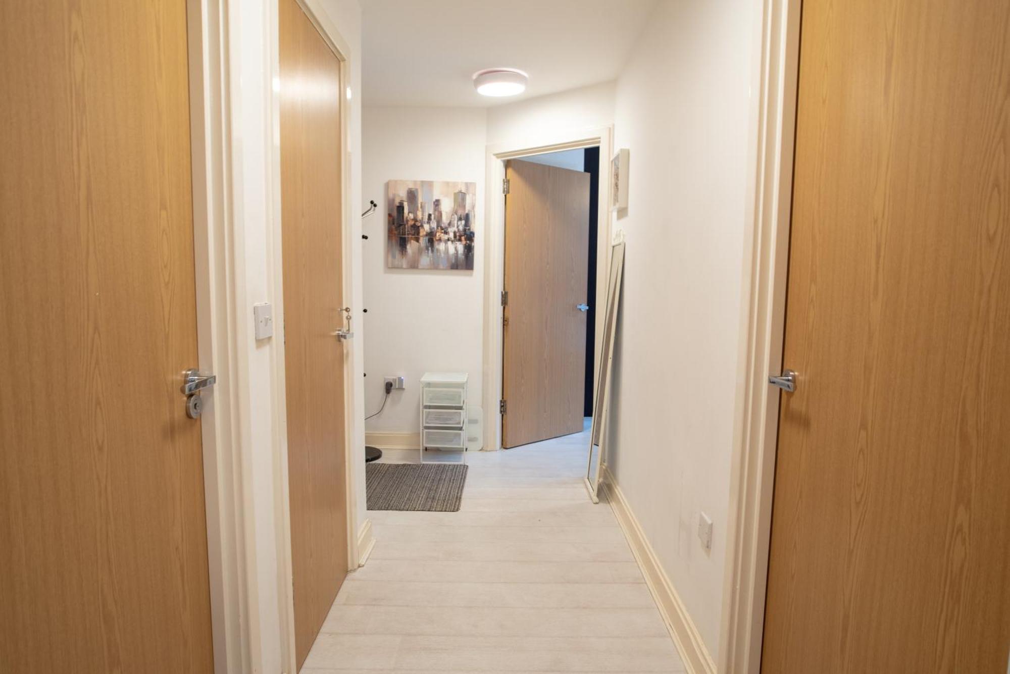 Two-Bedroom Luxury Apartment With Workspace, Free Secure Parking & Coffee Birmingham Buitenkant foto