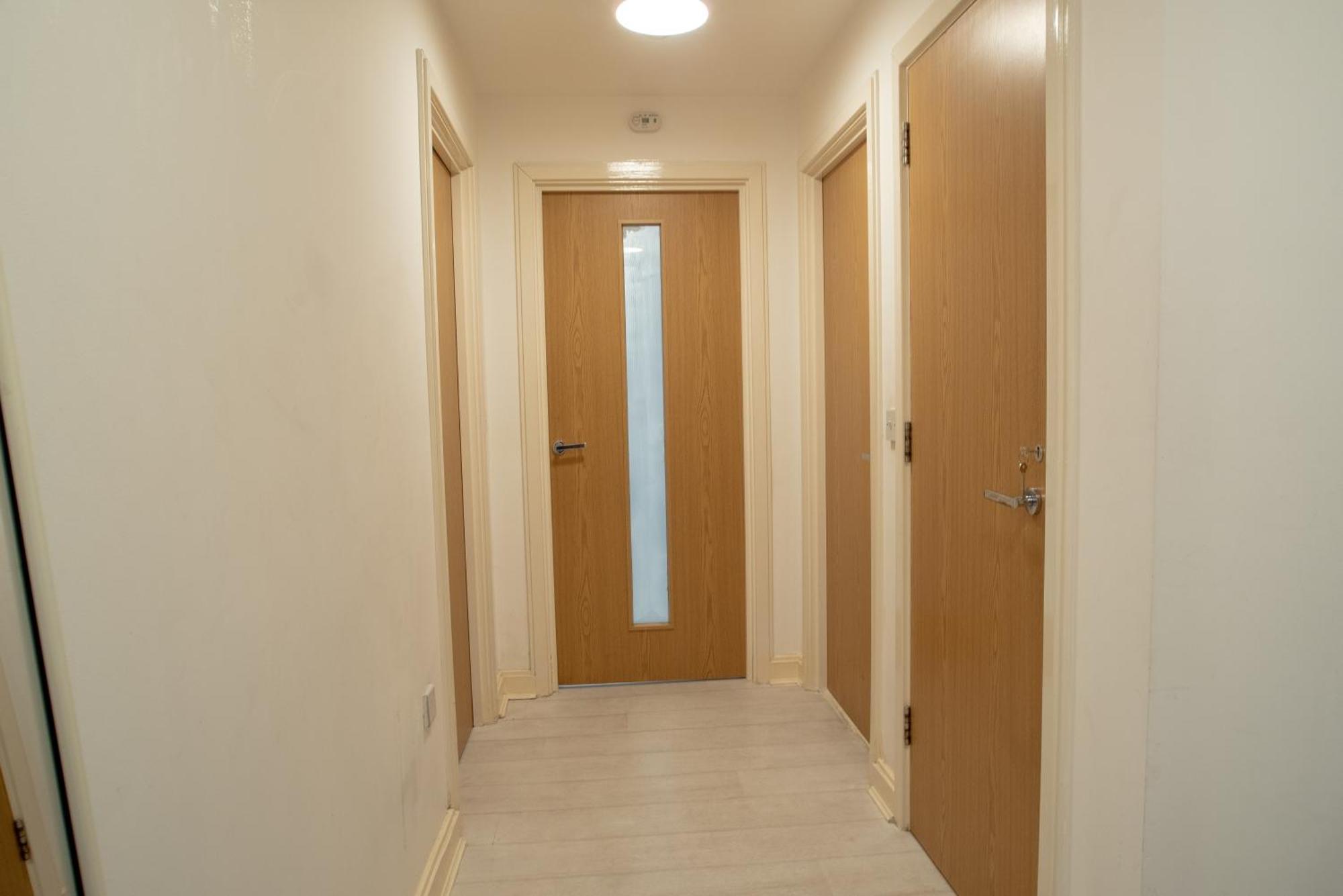 Two-Bedroom Luxury Apartment With Workspace, Free Secure Parking & Coffee Birmingham Buitenkant foto