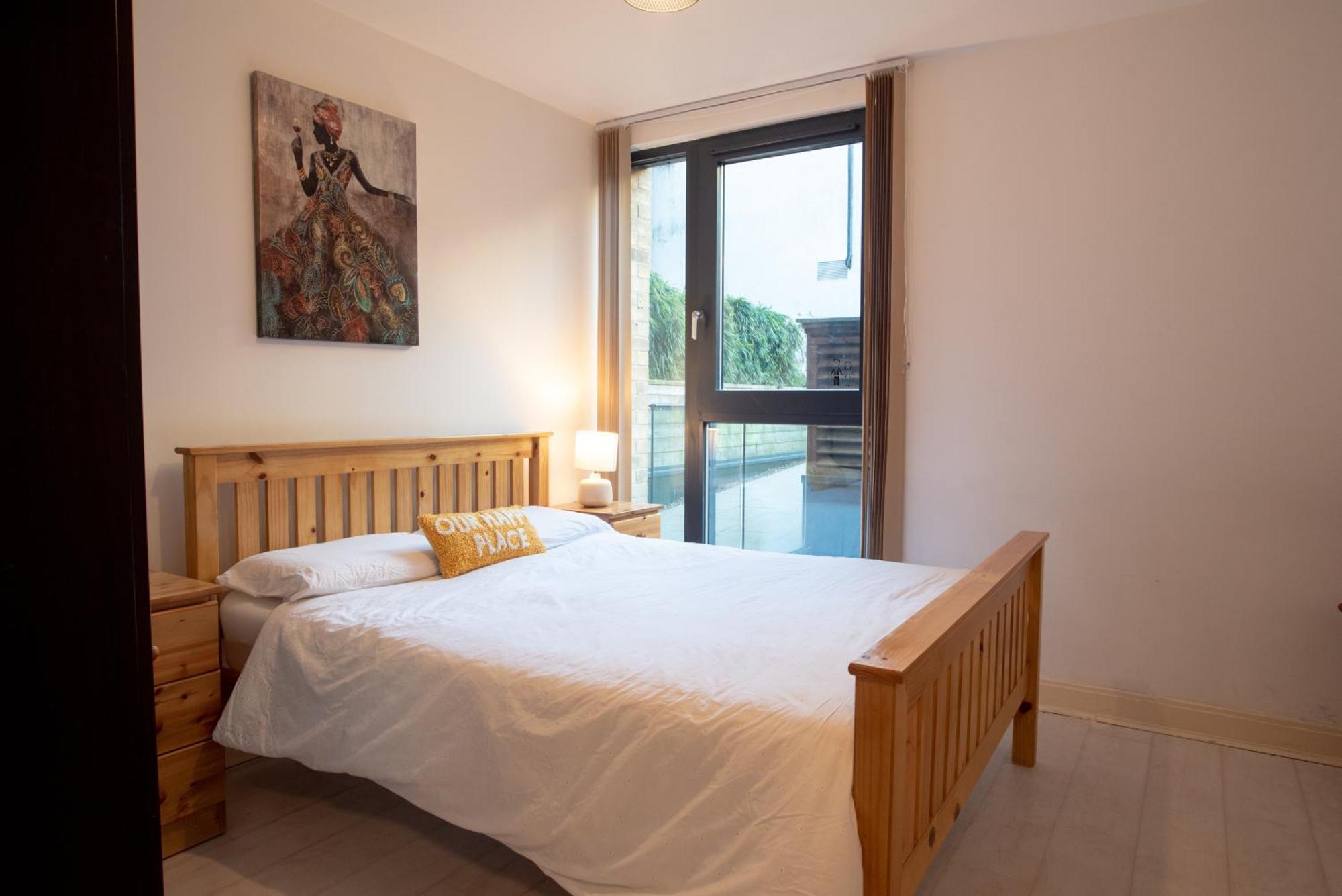 Two-Bedroom Luxury Apartment With Workspace, Free Secure Parking & Coffee Birmingham Buitenkant foto