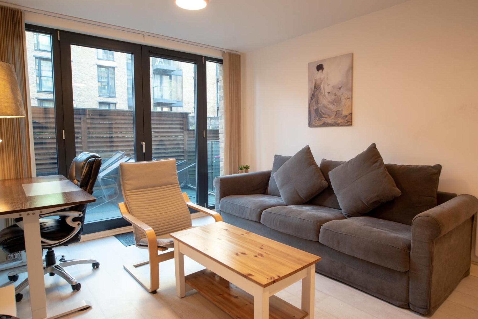 Two-Bedroom Luxury Apartment With Workspace, Free Secure Parking & Coffee Birmingham Buitenkant foto